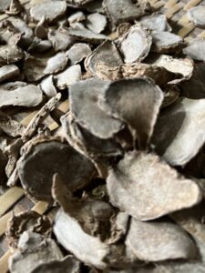 DRIED GINGER FLAKES